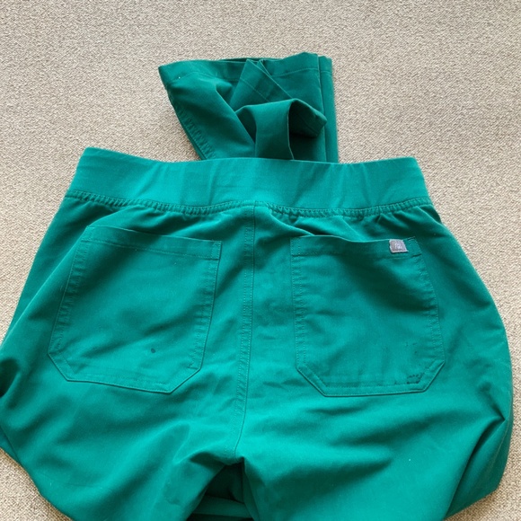 Green figs Livingston scrub pant - Picture 2 of 3